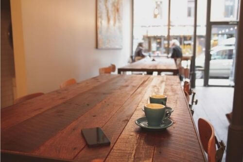 Empty table at cafe