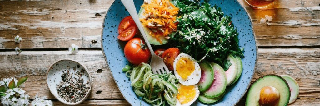 healthy snack bowl salad boiled eggs tomatoes avocado